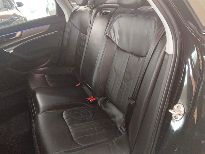 Фото 17 - Audi A6L