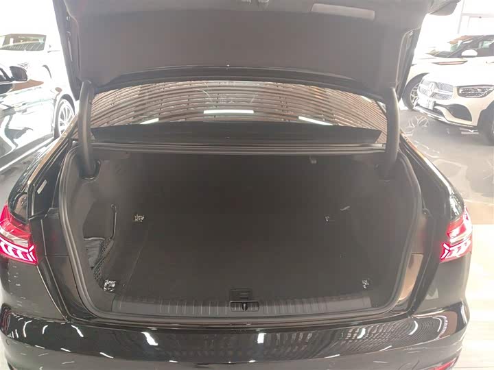 Фото 19 - Audi A6L