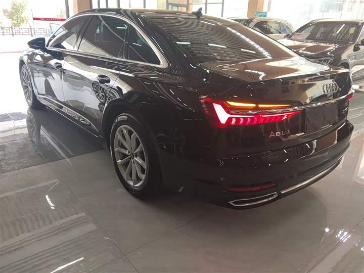 Фото 5 - Audi A6L