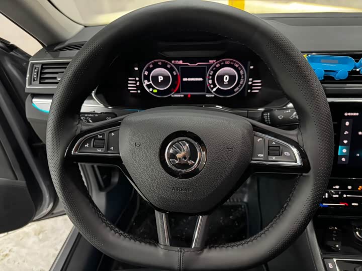 Фото 10 - Skoda Superb