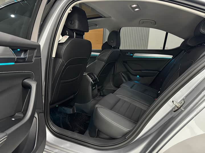 Фото 16 - Skoda Superb