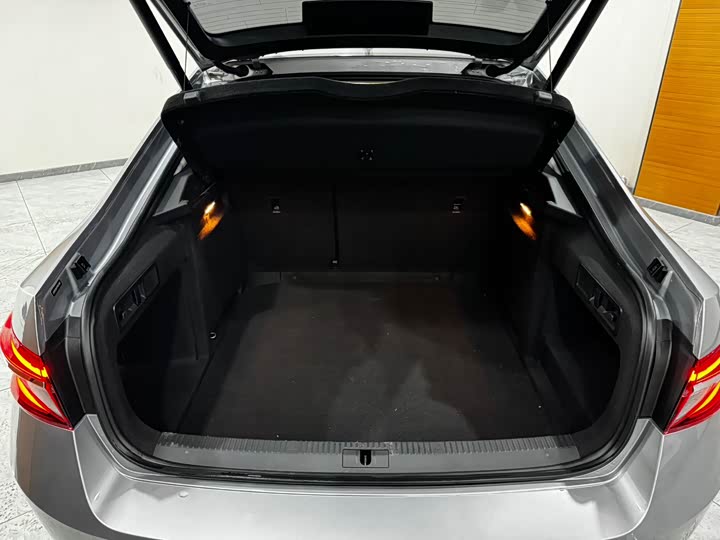 Фото 21 - Skoda Superb