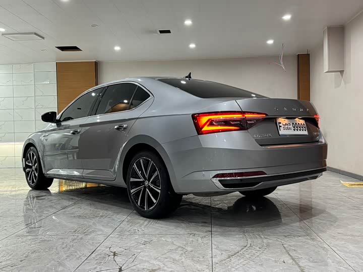 Фото 4 - Skoda Superb