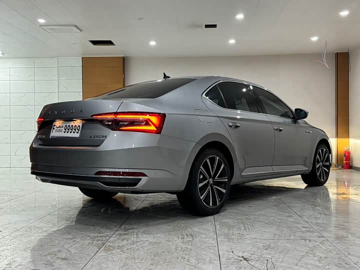 Фото 6 - Skoda Superb