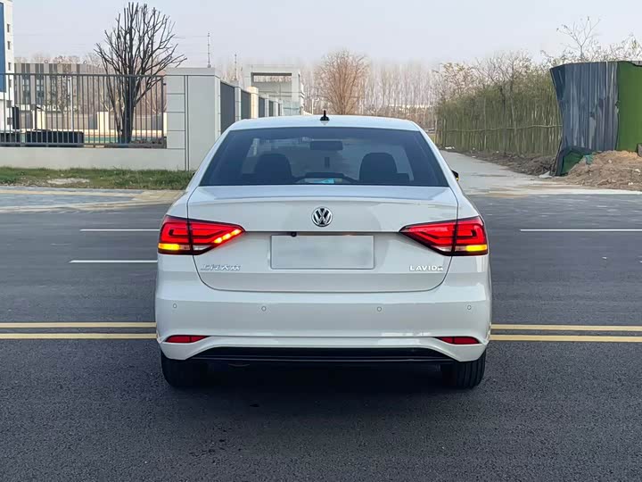 Фото 8 - Volkswagen Lavida