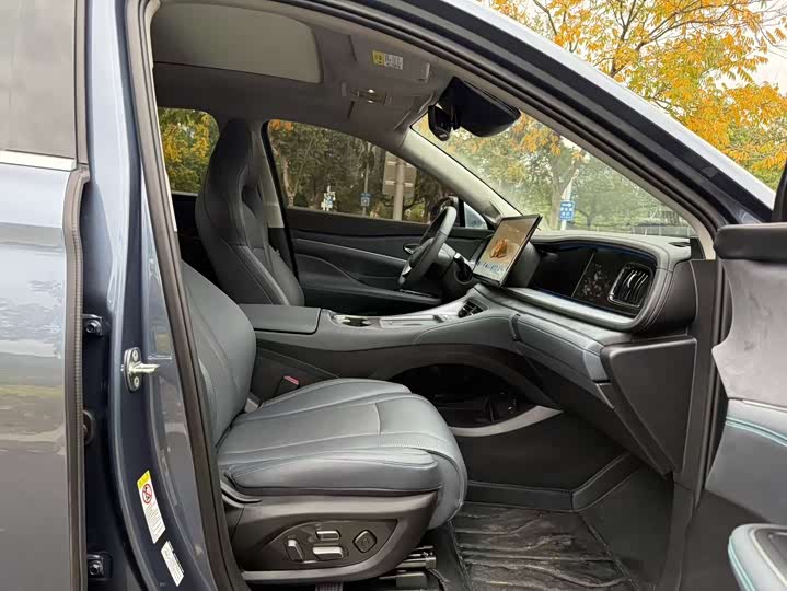 Фото 13 - BYD Sea Lion 07 DM-i Hybrid