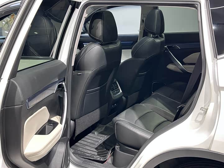 Фото 11 - Geely Atlas