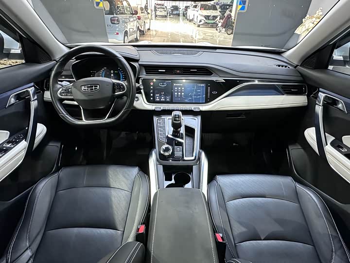 Фото 12 - Geely Atlas