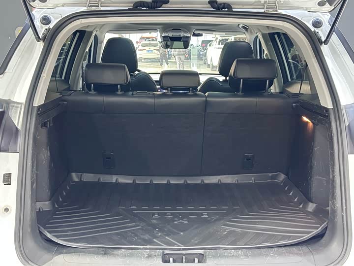 Фото 17 - Geely Atlas