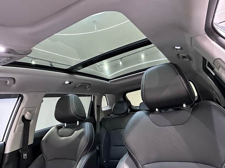 Фото 20 - Geely Atlas