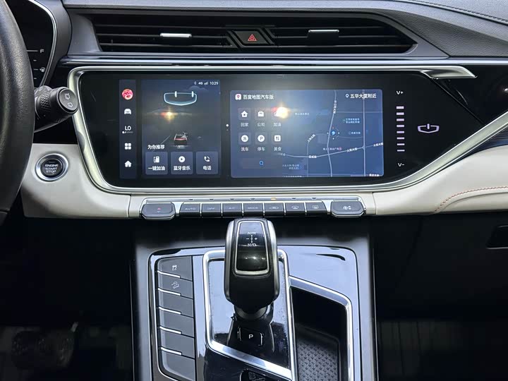 Фото 22 - Geely Atlas