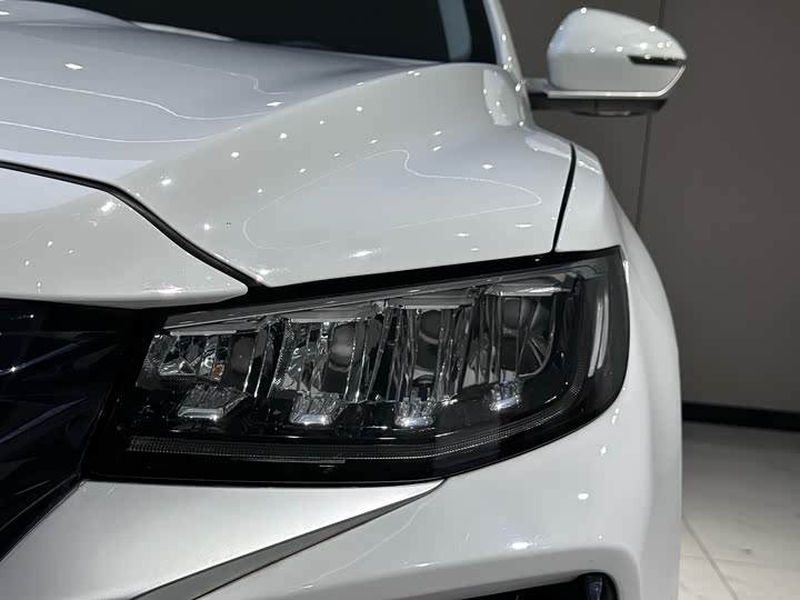 Фото 4 - Geely Atlas