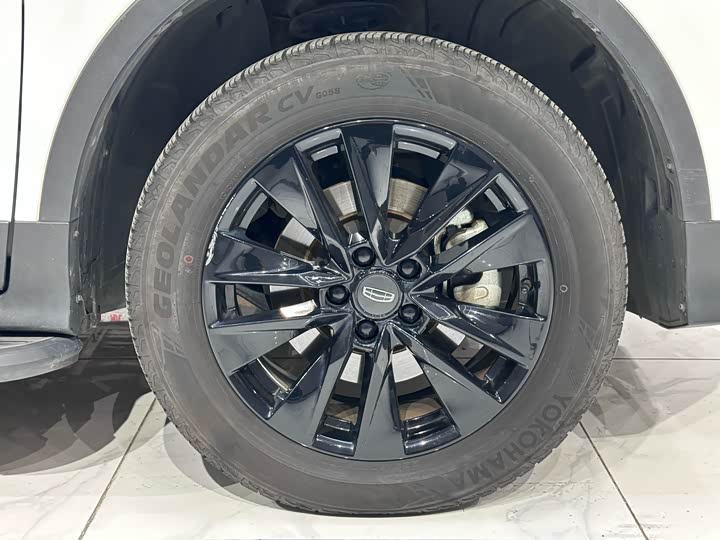 Фото 5 - Geely Atlas