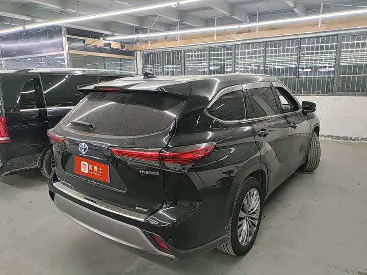 Фото 2 - Toyota Highlander