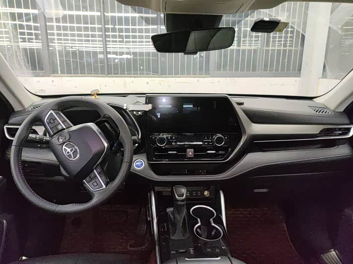 Фото 3 - Toyota Highlander