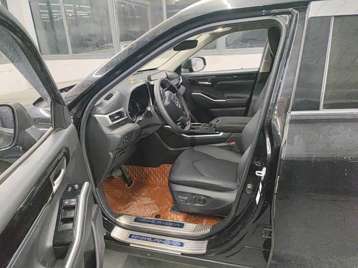 Фото 7 - Toyota Highlander