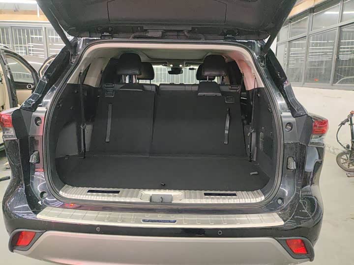 Фото 9 - Toyota Highlander