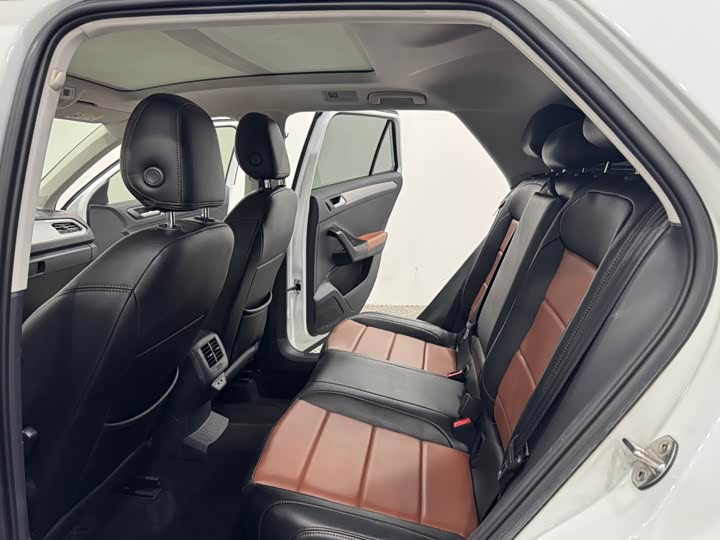 Фото 4 - Volkswagen T-Roc