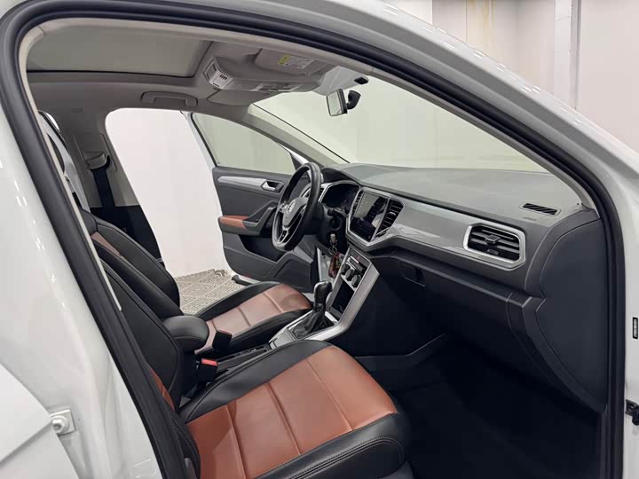 Фото 6 - Volkswagen T-Roc