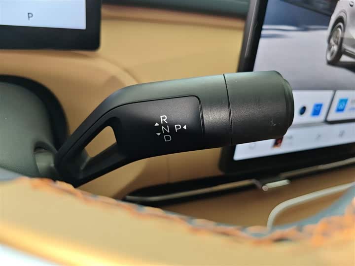 Фото 14 - Geely Galaxy Starship 7