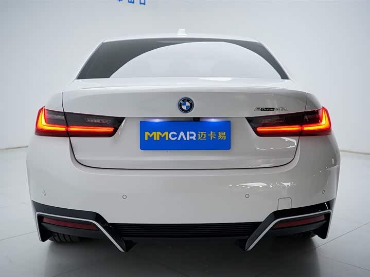 Фото 18 - BMW i3