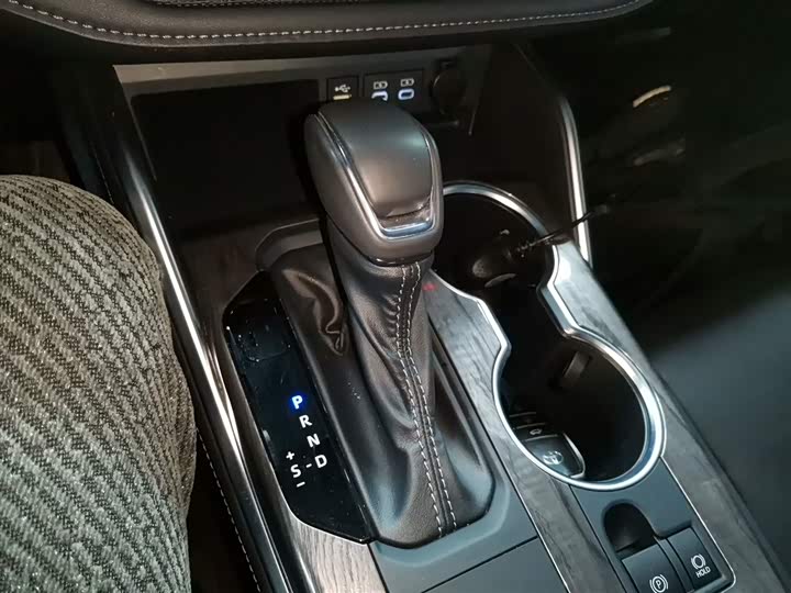 Фото 14 - Toyota Crown Kluger