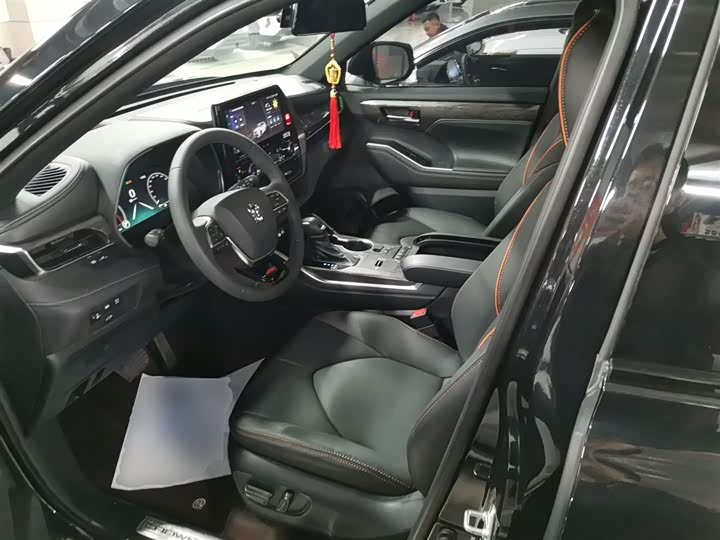 Фото 15 - Toyota Crown Kluger