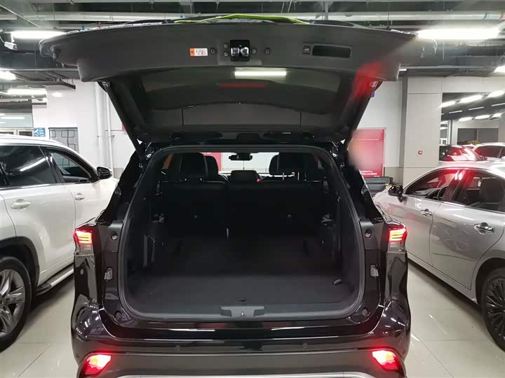 Фото 19 - Toyota Crown Kluger