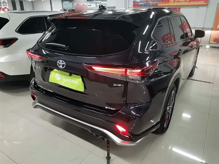 Фото 7 - Toyota Crown Kluger