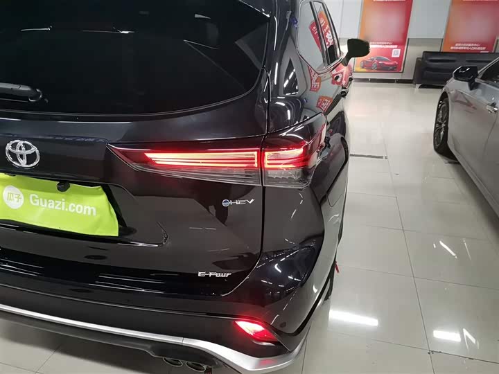 Фото 8 - Toyota Crown Kluger