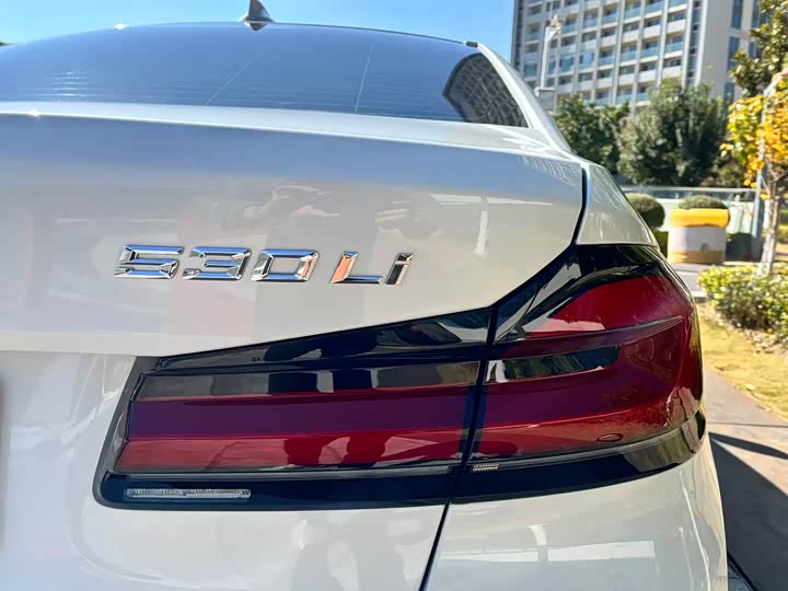 Фото 18 - BMW 5 Series