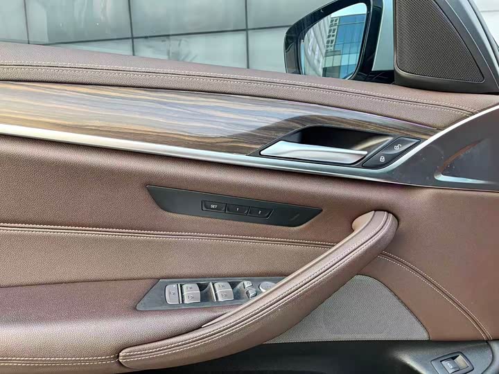 Фото 5 - BMW 5 Series