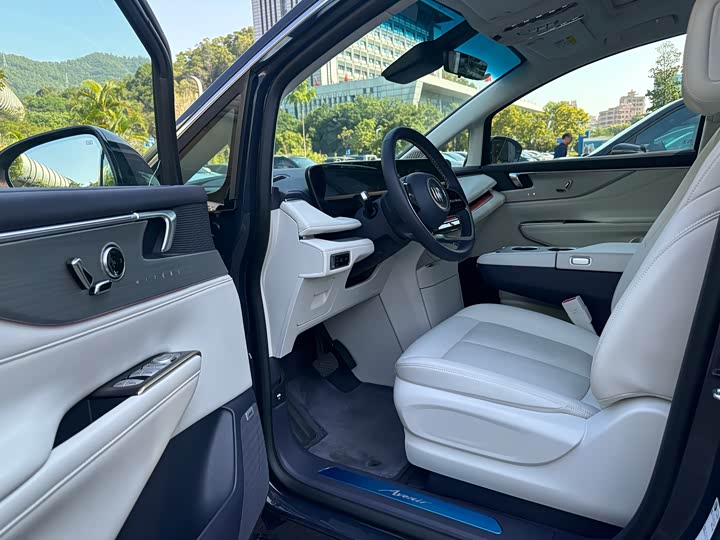 Фото 10 - Buick GL8 Hybrid