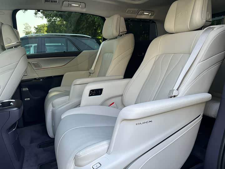 Фото 12 - Buick GL8 Hybrid