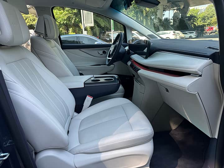 Фото 16 - Buick GL8 Hybrid