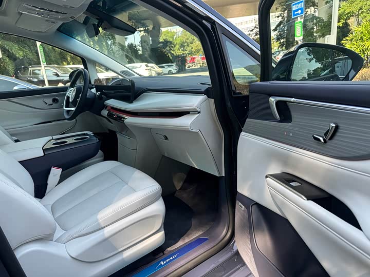 Фото 17 - Buick GL8 Hybrid