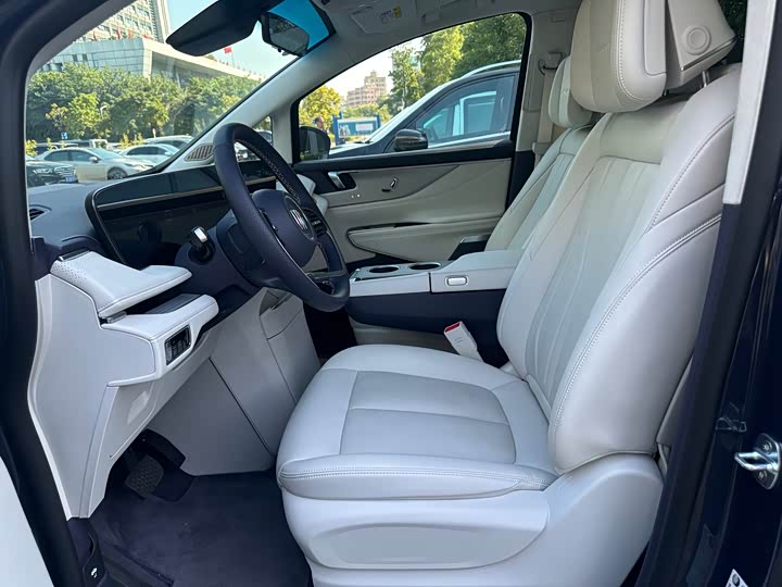 Фото 9 - Buick GL8 Hybrid