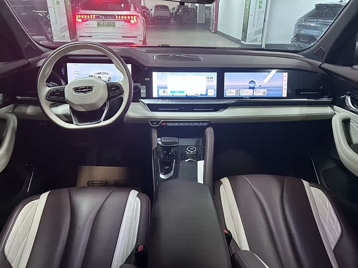 Фото 11 - Geely Monjaro