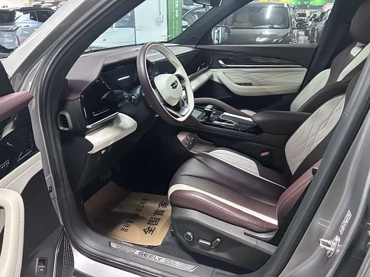 Фото 16 - Geely Monjaro