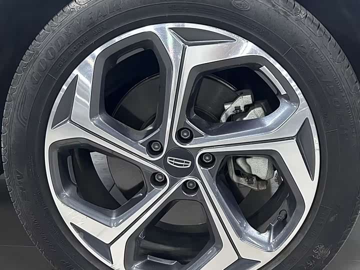 Фото 5 - Geely Monjaro