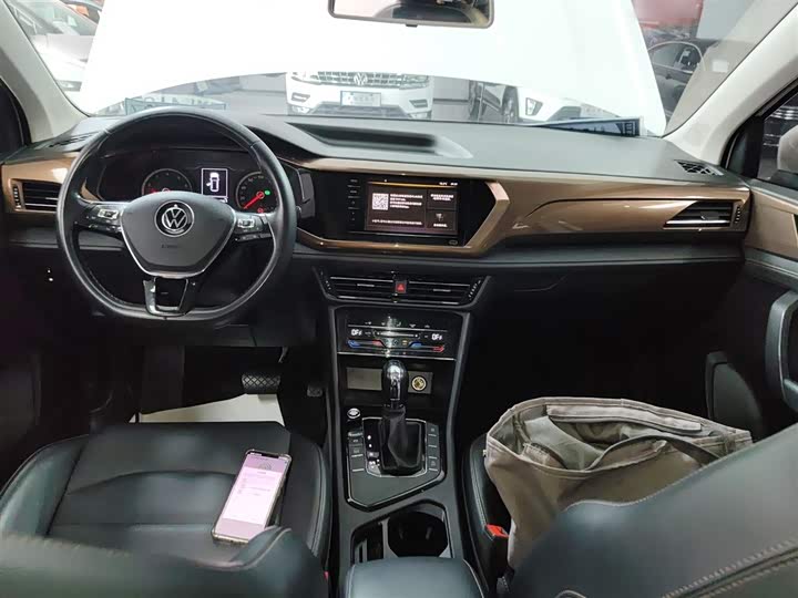 Фото 10 - Volkswagen Tharu