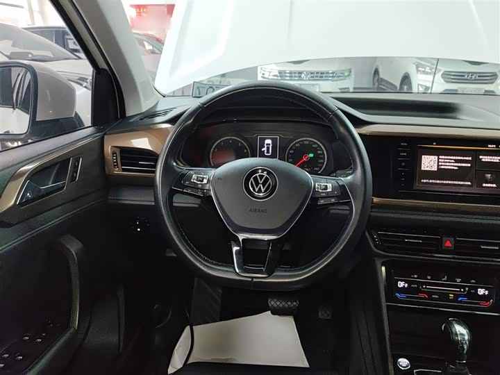 Фото 11 - Volkswagen Tharu