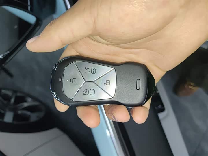 Фото 9 - XPeng P7