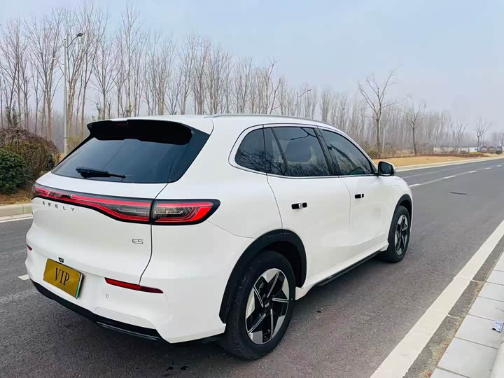 Фото 7 - Geely Galaxy E5