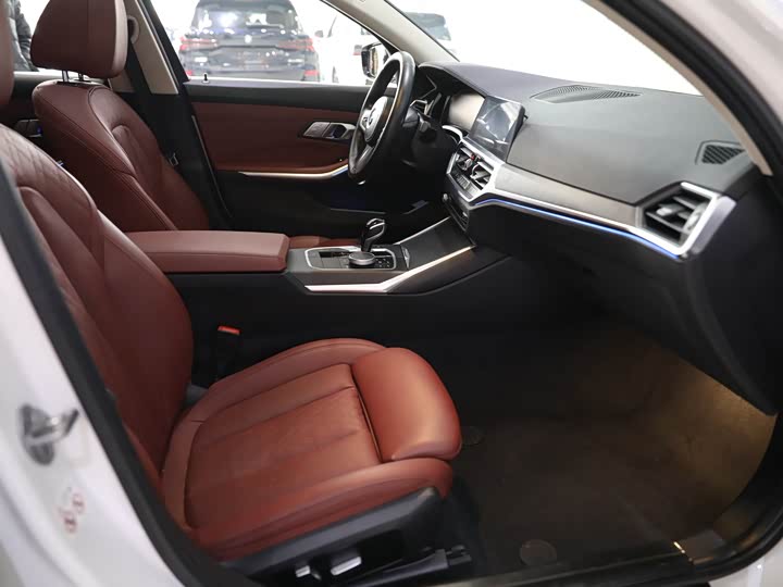 Фото 17 - BMW 3 Series