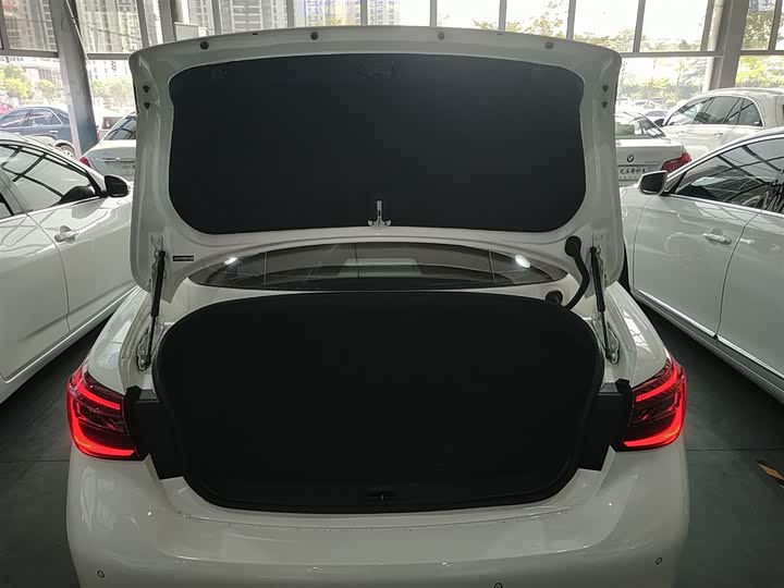 Фото 19 - Infiniti Q50L