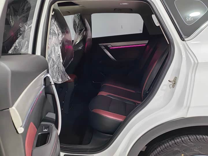 Фото 12 - Geely Coolray