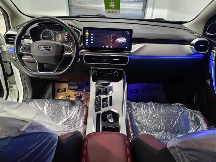 Фото 13 - Geely Coolray