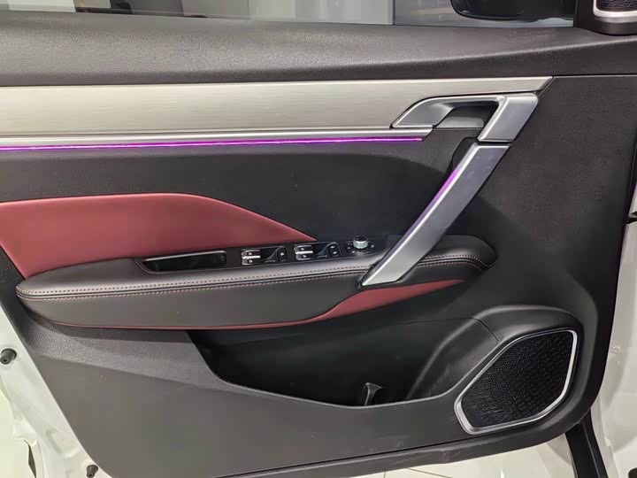 Фото 19 - Geely Coolray