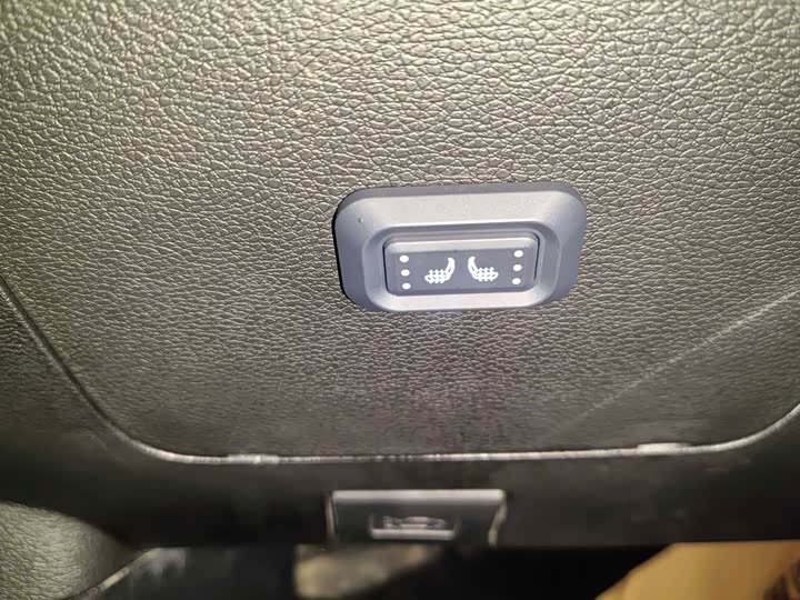 Фото 20 - Geely Coolray